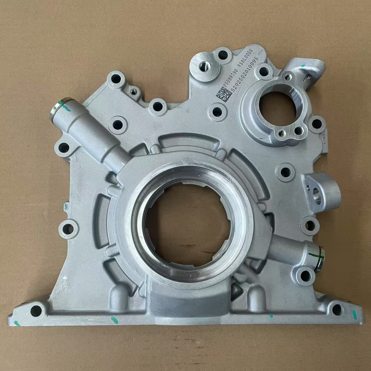 Genuine and Brand New Foton Truck ISF3.8 Diesel Engine Lubrication Oil Pump 5588790