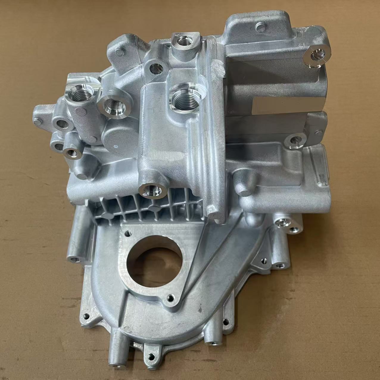 Cummins Cooling System ISF3.8 Diesel Engine Parts Oil Cooler Housing 5267094 for Foton Truck