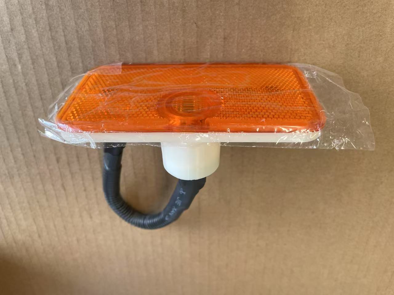 Product NameWG9100720012 Side Marker Light for Sinotruk Howo A7 T7H SITRAK C7H Turn Signal Spare PartsModelWG9100720012 Side Marker Light for Sinotruk Howo A7 T...