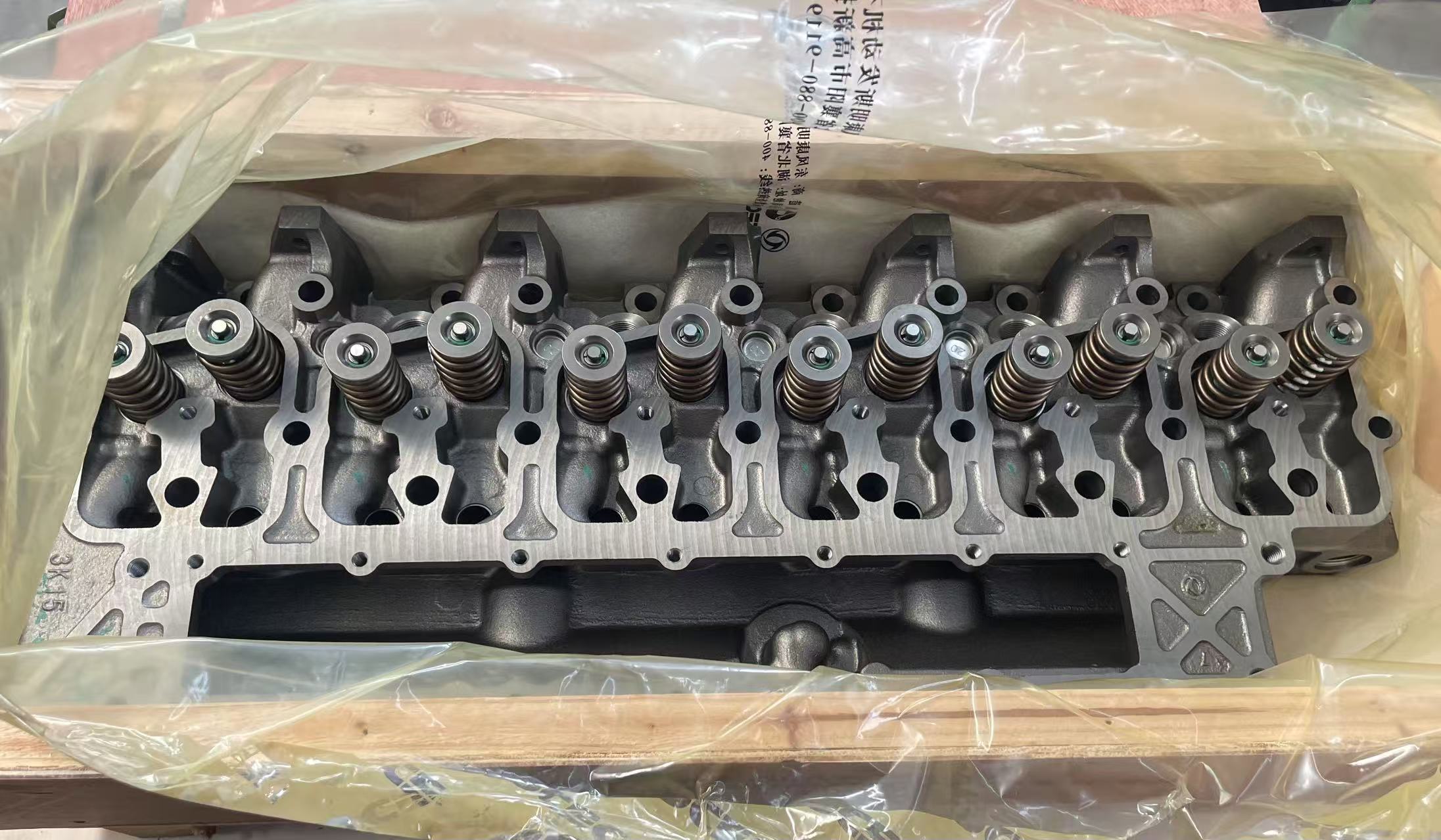 Cummins DCEC Original 6BT5.9 6D102 Engine Cylinder Head Assembly 3967458 3967431