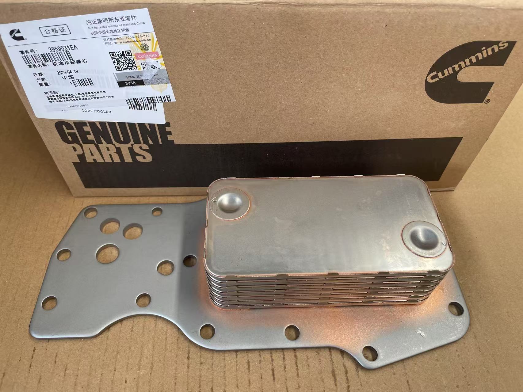 Diesel Engine Oil Cooler 3959031 for Dongfeng Cummins ISDE 4 Cylinders Engine